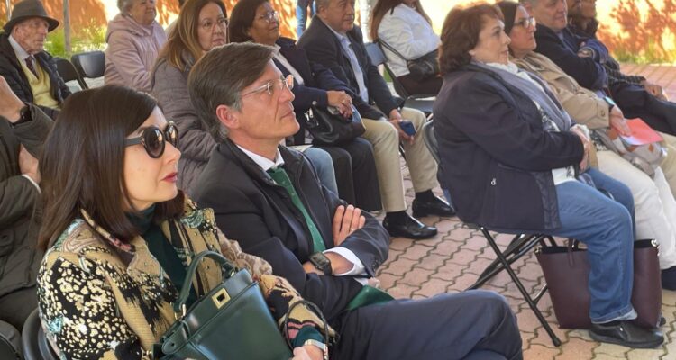 El concejal de Fuencarral-El Pardo, José Antonio Martínez Páramo, en la carpa de actividades de la feria del libro