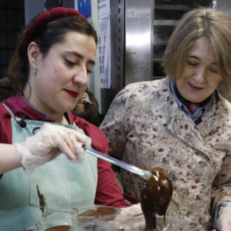 Demostración del proceso creativo y artesanal de los huevos de Pascua