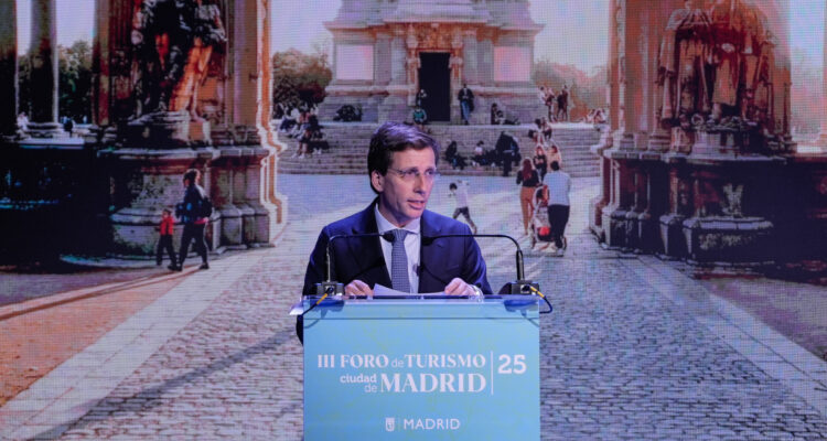 El alcalde de Madrid, José Luis Martínez-Almeida, durante la inauguración del III Foro de Turismo Ciudad de Madrid