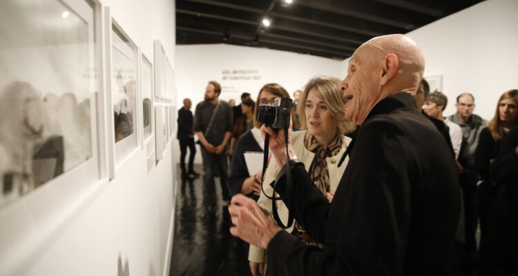Meyerowitz y Rivera de la Cruz en la presentación de la muestra 'Joel Meyerowitz: Europa 1966-1967' dentro de PHotoESPAÑA