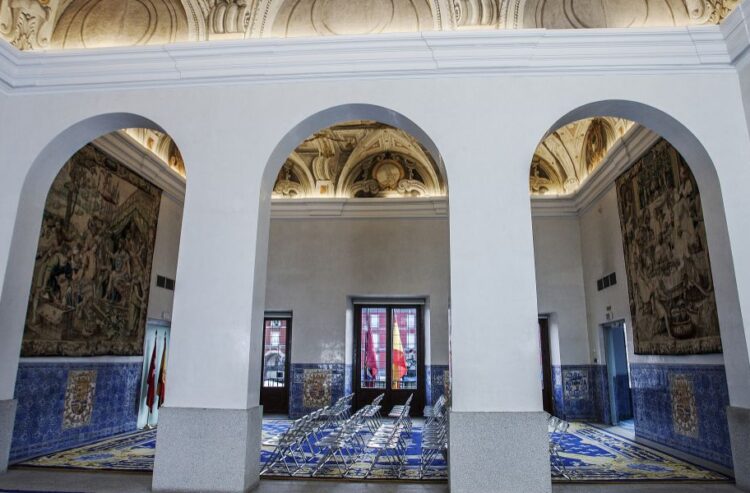 Interior de la casa de la panaderia en una sala con azulejos de talavera