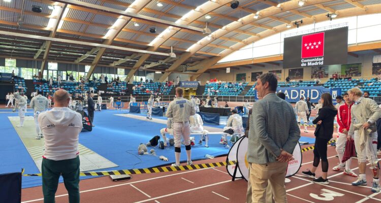 El concejal de Latina, Alberto González, en la 42ª Copa del Mundo de Sable Masculino