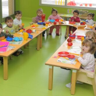 Imagen de archivo. Alumnado escuela infantil madrileña en su hora de la comida