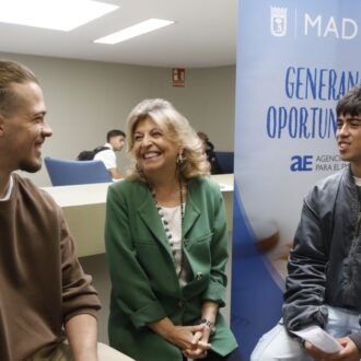 Hidalgo asiste al proceso de selección de personal para Decathlon, en el que ha colaborado la AE