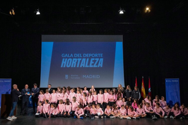 El Madrid Club de Fútbol Femenino durante la entrega de los Premios del Deporte de Hortaleza