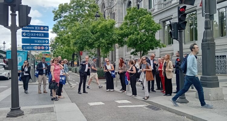 La delegación visitando el entorno de Gran Vía