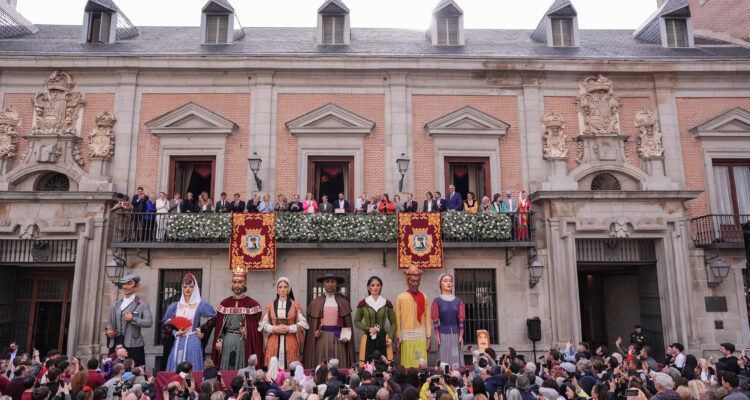 Vista de la Plaza de la Villa durante el pregón