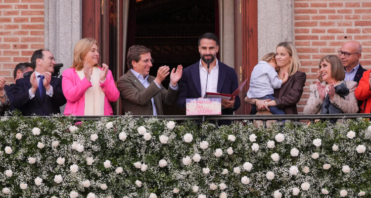 El alcalde de Madrid junto al pregonero de San Isidro, Dani Carvajal