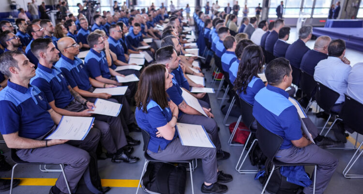 Entrega de diplomas a los 121 nuevos conductores de EMT Madrid