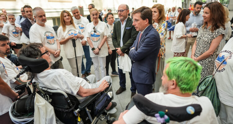 Recepción de los Corredores Solidarios en Cibeles