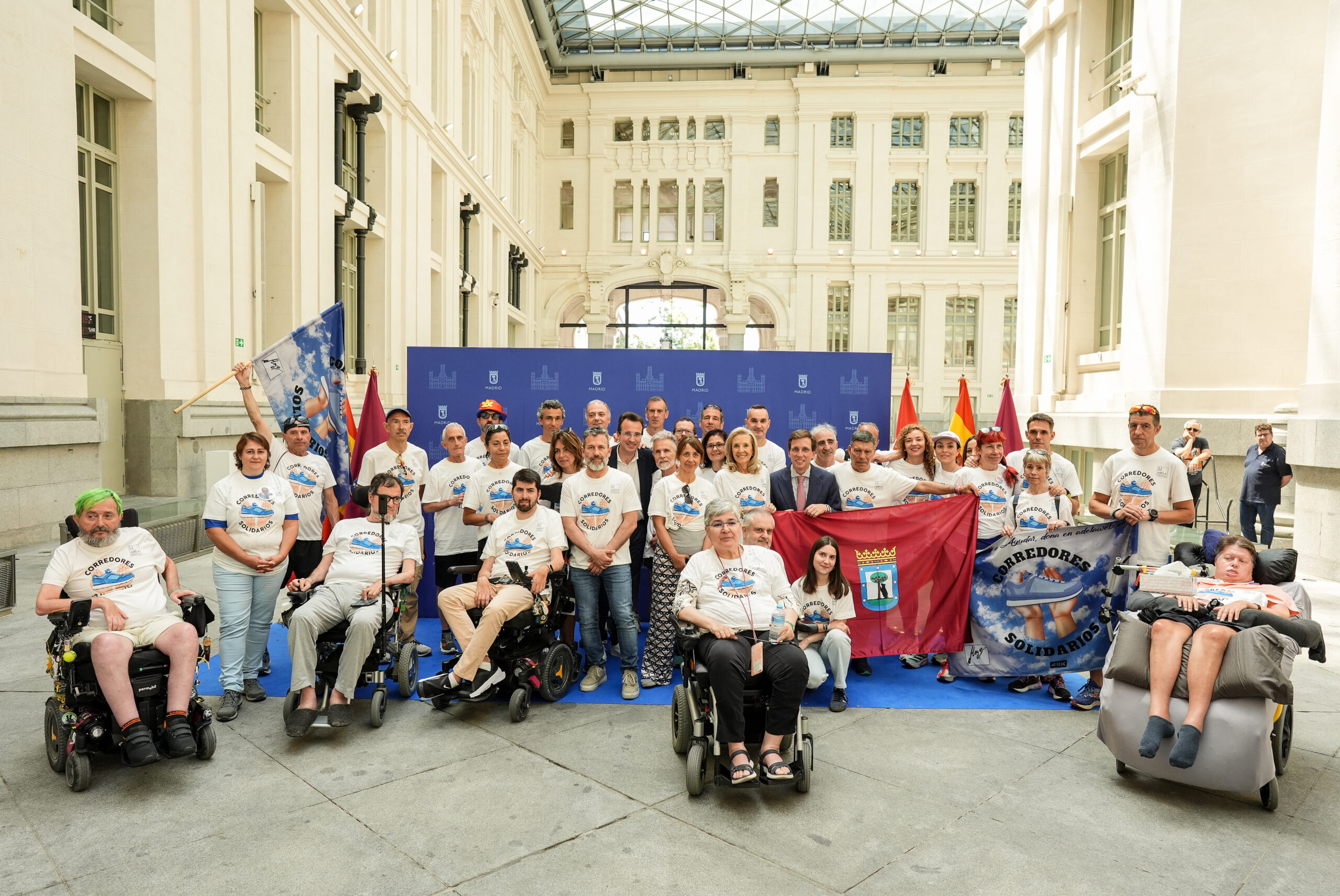 Recepción de los Corredores Solidarios en Cibeles