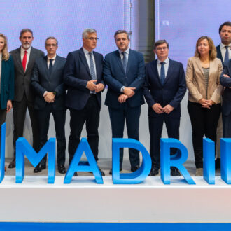 El delegado de Políticas de Vivienda y presidente de EMVS Madrid, Álvaro González, durante la inauguración oficial del Salón Inmobiliario Internacional de Madrid, ‘SIMA 2025’