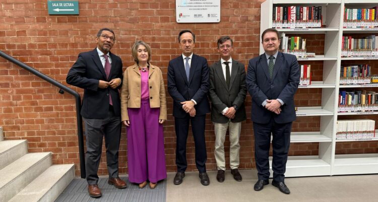 Rivera de la Cruz y Martínez Páramo junto a los embajadores de Portugal y Cabo Verde y un representante de la embajada de Brasil