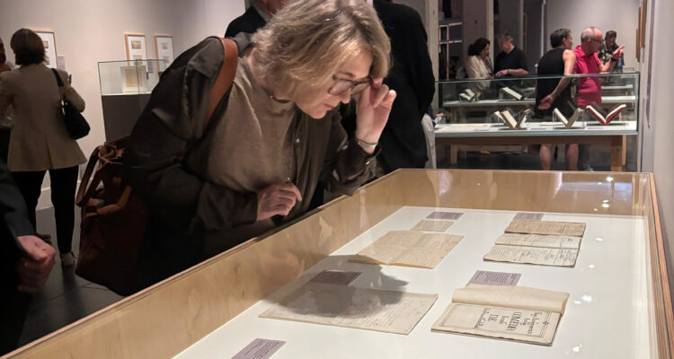 La delegada de Cultura, Turismo y Deporte, Marta Rivera de la Cruz, durante la inauguración de la exposición 'Madrid entre libros. 150 años de la Biblioteca Histórica Municipal'