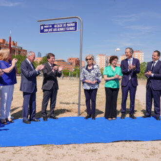 Acto de descubrimiento de la placa que da nombre al parque Alcalde de Madrid José Luis Álvarez y Álvarez