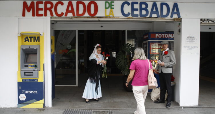 Entrada del Mercado de la Cebada