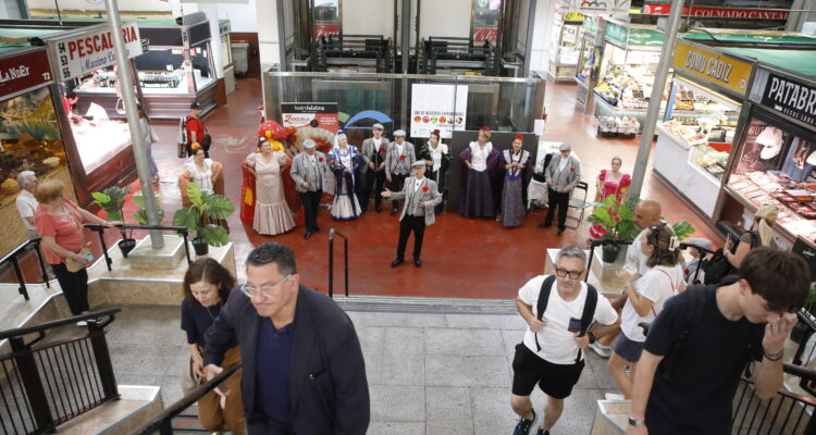 Actuación musical en el Mercado de la Cebada