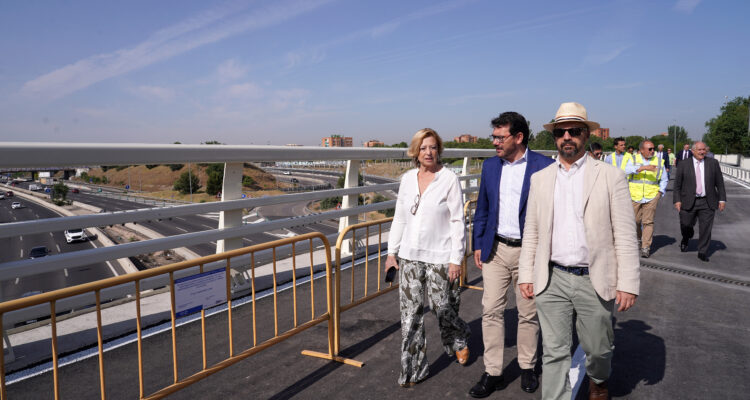 Visita a la recta final de las obras de conexión peatonal de Entrevías con el polígono de Vallecas