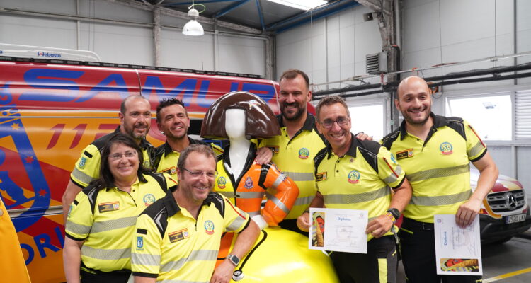 Reconocimiento de personalidades e instituciones durante el acto de celebración de la patrona de SAMUR-Protección Civil