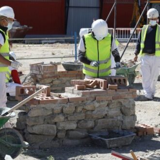 Imagen de archivo de unos trabajadores de la construcción en Madrid