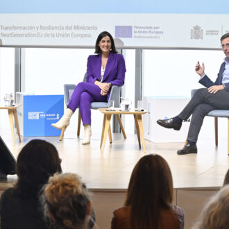 El alcalde de Madrid, José Luis Martínez-Almeida, junto a la alcaldesa de Santander, de presentación del proyecto CAREwell