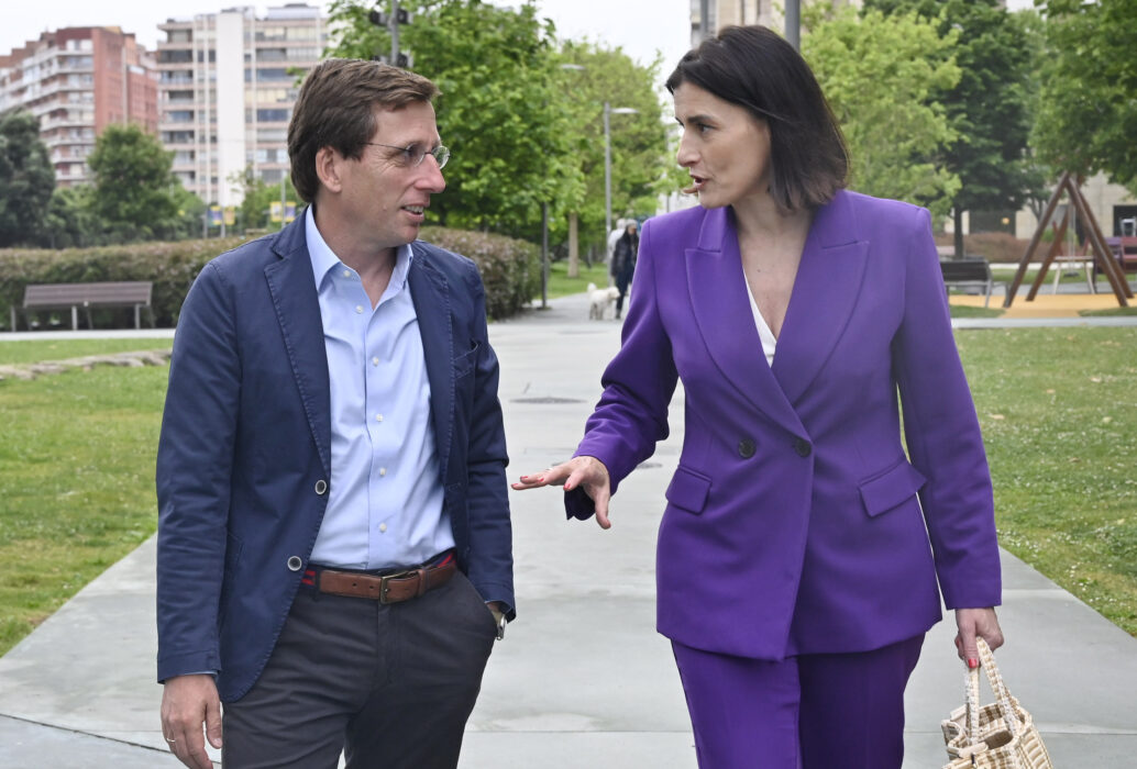 El alcalde de Madrid, José Luis Martínez-Almeida, junto a la alcaldesa de Santander, de presentación del proyecto CAREwell