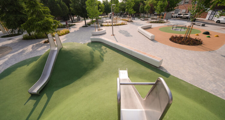 Visita a la recién remodelada plaza de San Cristóbal