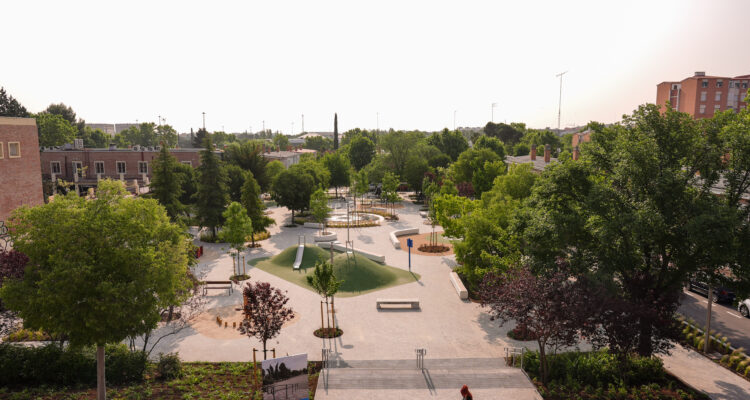 La recién remodelada plaza de San Cristóbal