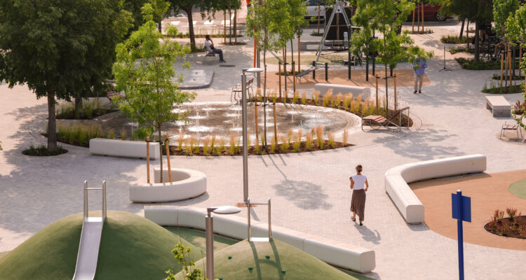 La recién remodelada plaza de San Cristóbal