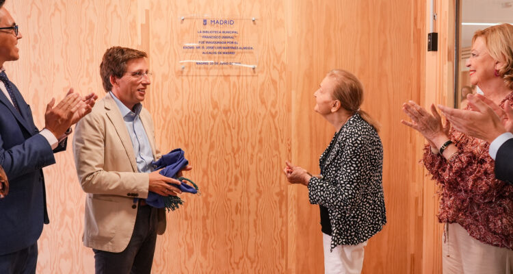 Almeida inaugura la Biblioteca Pública Municipal Francisco Umbral