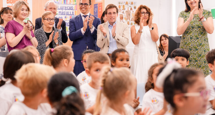 Almeida inaugura la Biblioteca Pública Municipal Francisco Umbral