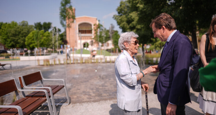 Visita a la recién remodelada plaza de San Cristóbal