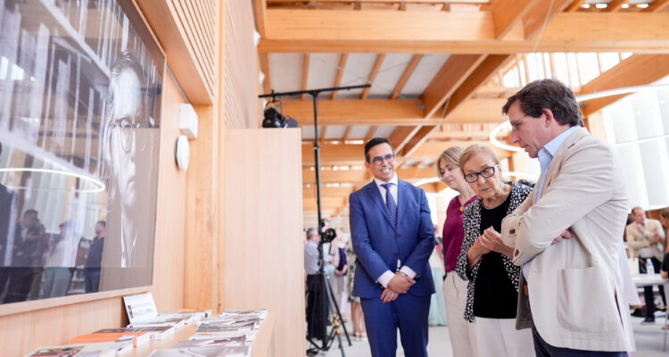 Almeida inaugura la Biblioteca Pública Municipal Francisco Umbral