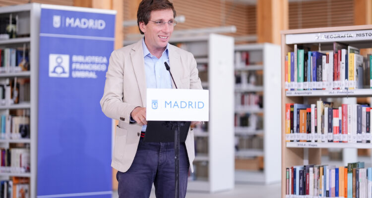 Almeida inaugura la Biblioteca Pública Municipal Francisco Umbral