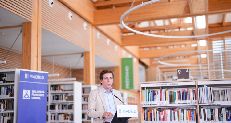 Almeida inaugura la Biblioteca Pública Municipal Francisco Umbral