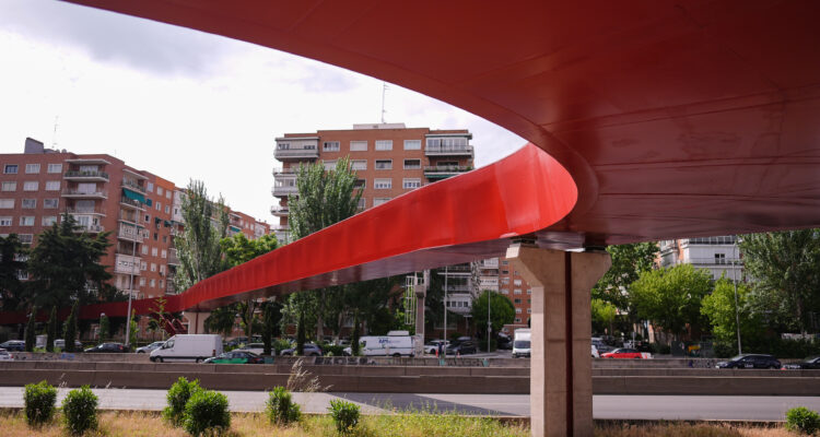 Visita a la nueva pasarela peatonal sobre la A-2