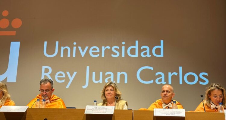 Un momento de la intervención de Engracia Hidalgo en la ceremonia de graduación