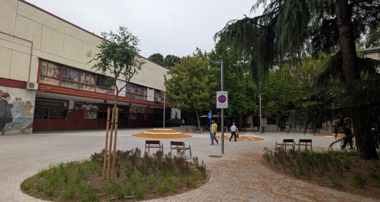 Visita a la recién reformada plaza de San Pol de Mar