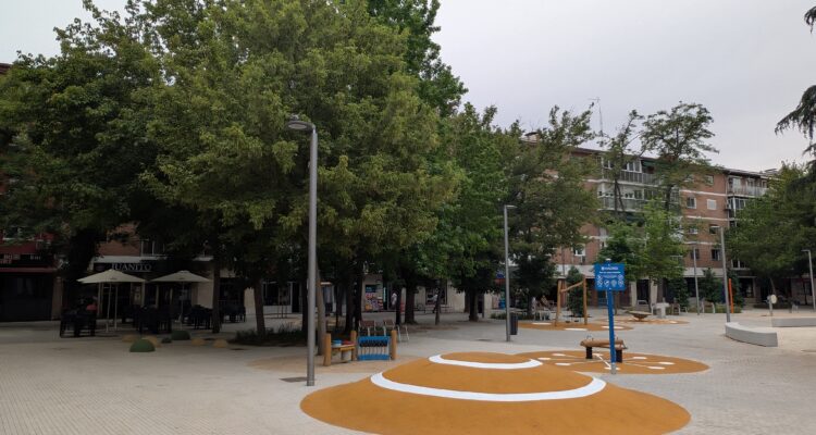 Visita a la recién reformada plaza de San Pol de Mar
