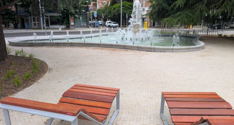 Visita a la recién reformada plaza de San Pol de Mar