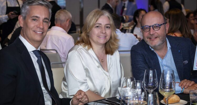 Sanz junto a Fernández en la gala de Premio Diversa