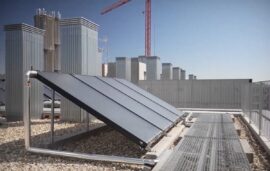 Instalación de placas solares en edificios residenciales gracias a los planes de rehabilitación