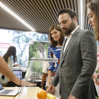 El delegado de Innovación y Emprendimiento, Ángel Niño, en la jornada expositiva para startups de Madrid Food Innovation Hub