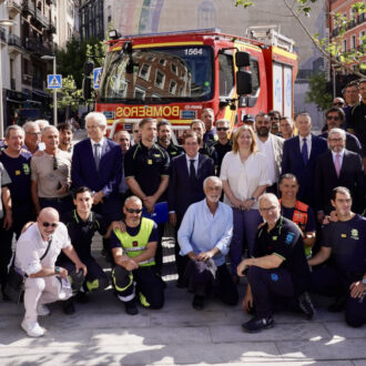 Acto de homenaje al Cuerpo de Bomberos del Ayuntamiento y colocación de un conjunto escultórico en la plaza del Carmen