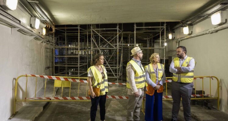 García Romero visita los trabajos de rehabilitación del túnel bajo la plaza Mayor