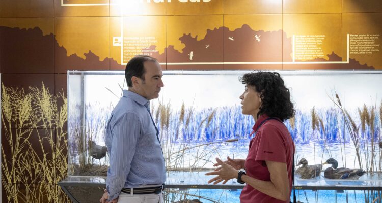 Carabante asiste a la actividad ‘El color de las mariposas’