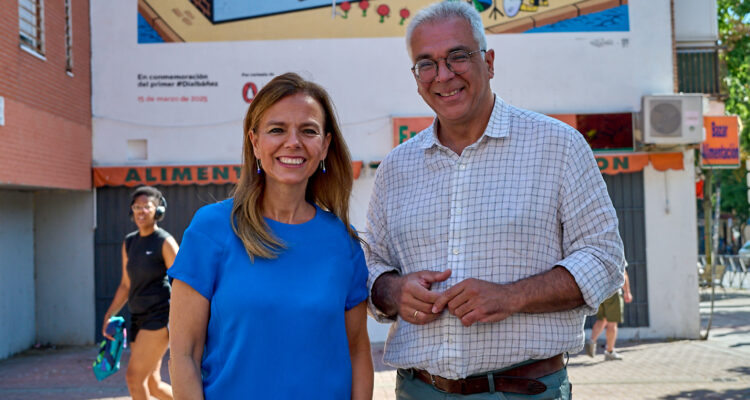 La concejala delegada de Turismo, Almudena Maíllo, acompañada del concejal de Carabanchel, Carlos Izquierdo, presenta el nuevo Programa de Visitas Guiadas ‘Te faltan calles’