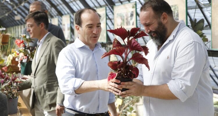 Carabante con personal vivero Retiro