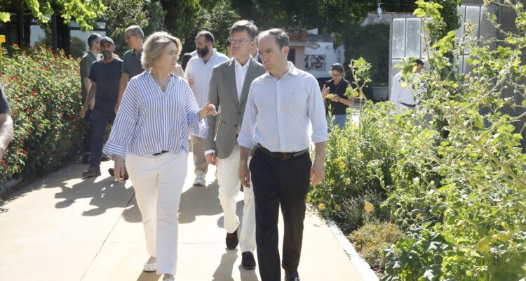 Carabante y Rivera durante la visita al vivero Retiro