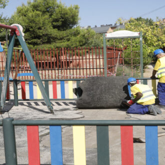 Trabajadores en las obras que se están realizando en el CEIP Ciudad de Zaragoza